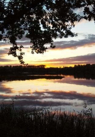 Image of sunset at Thorpe Lake